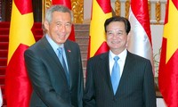 Thủ tướng Singapore Lý Hiển Long tiếp tục chuyến thăm chính thức Việt Nam