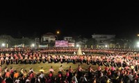 Yên Bái trình diễn màn đại xòe cổ xác lập kỷ lục lớn nhất Việt Nam.