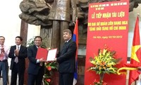 Bảo tàng Hồ Chí Minh tiếp nhận tài liệu lịch sử quan hệ Việt Nam - Liên  bang Nga