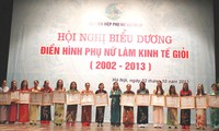 Phụ nữ đóng góp vào thành công của công tác xóa đói giảm nghèo ở Việt Nam 
