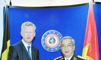 Việt Nam và Bỉ trao đổi kinh nghiệm an ninh, quốc phòng 
