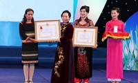 15 tập thể và cá nhân nhận Giải thưởng phụ nữ Việt Nam năm 2013 