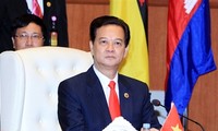 Thủ tướng Nguyễn Tấn Dũng lên đường dự Hội nghị Cấp cao ASEAN lần thứ 23