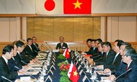 Thủ tướng Nguyễn Tấn Dũng đối thoại với các doanh nghiệp Nhật Bản 