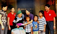  Hỗ trợ các đối tượng chính sách và hộ nghèo đón Tết 
