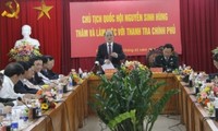 Chủ tịch Quốc hội Nguyễn Sinh Hùng làm việc với Thanh tra Chính phủ