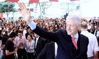 Cựu Tổng thống Mỹ Bill Clinton thăm Việt Nam
