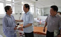 Đại tướng Trần Đại Quang thăm, tặng quà thương, bệnh binh đang điều trị tại Bệnh viện 19-8