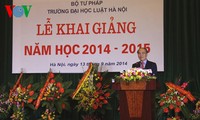Chủ tịch Quốc hội Nguyễn Sinh Hùng: Đất nước cần những cán bộ pháp luật vừa hồng vừa chuyên