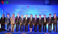 "Tăng cường sự kết nối Tiểu khu vực Mê-công mở rộng (GMS) vì Cộng đồng ASEAN"	