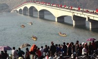 Khai mạc Lễ hội đua thuyền đuôi én thị xã Mường Lay lần thứ nhất 