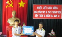 Đoàn công tác vùng 4 Hải quân thăm, tặng quà tại các đảo thuộc huyện đảo Trường Sa 