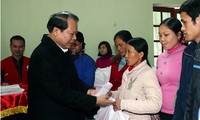Các đoàn thể thăm, tặng quà Tết cho đồng bào nghèo ở Đắc Lắc, Bắc Giang
