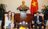 Phó Thủ tướng, Bộ trưởng Ngoại giao Phạm Bình Minh tiếp Chủ tịch Ủy ban Đối ngoại Thượng viện Mexico