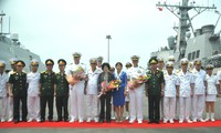 Tổng Tham mưu trưởng Quân đội nhân dân Việt Nam tiếp Bộ trưởng Hải quân Hoa Kỳ