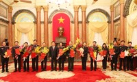 Chủ tịch nước Trương Tấn Sang trao quyết định bổ nhiệm kiểm sát viên 