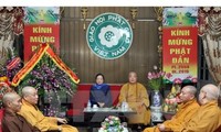 Trưởng Ban Dân vận Trung ương Hà Thị Khiết chúc mừng Giáo hội Phật giáo Việt Nam mùa Phật đản 2015 