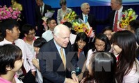 Đoàn Thượng Nghị sĩ Hoa Kỳ giao lưu với sinh viên Thành phố Hồ Chí Minh