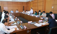 Quốc hội thảo luận ở tổ về Dự án Luật Phí và lệ phí 