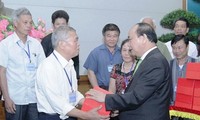 Đoàn đại biểu người có uy tín trong đồng bào dân tộc thiểu số tỉnh Lạng Sơn ra  thăm Hà Nội
