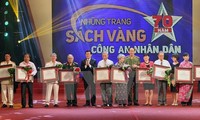 Chủ tịch nước Trương Tấn Sang dự Chương trình “Những trang sách vàng 70 năm Công an nhân dân”