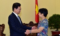 Thủ tướng Nguyễn Tấn Dũng tiếp Giáo sư thiên văn học thế giới Lưu Lệ Hằng 