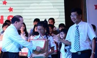 Trao 350 suất học bổng cho học sinh khó khăn vùng Đông Nam bộ 