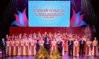 Chủ tịch Quốc hội Nguyễn Sinh Hùng dự Lễ trao giải cuộc vận động sáng tác ca khúc về Quốc hội VN