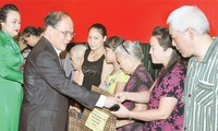 Chủ tịch Quốc hội dự ngày hội đoàn kết toàn dân tộc tại Hà Nội
