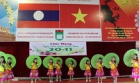 Mittinh kỷ niệm ngày Nhà giáo Việt Nam 20/11 tại Trường song ngữ Lào - Việt Nam Nguyễn Du 