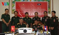 Việt Nam giúp Lào trang thiết bị và chương trình đào tạo nghiệp vụ địa hình quân sự 