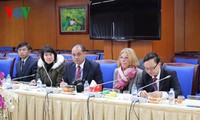 Đoàn nhà báo quốc tế tham dự Đại hội Đảng lần thứ XII thăm Đài Tiếng nói Việt Nam