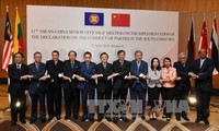  Trung Quốc đề xuất một tuyên bố cam kết với ASEAN về tranh chấp lãnh thổ 