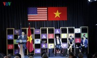 Tổng thống Hoa Kỳ Barack Obama giao lưu với cộng đồng doanh nghiệp trẻ tại Thành phố Hồ Chí Minh