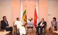 Thủ tướng Nguyễn Xuân Phúc tiếp xúc song phương với nguyên thủ, lãnh đạo các nước bên lề HN G7