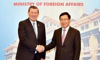 Phó Thủ tướng Phạm Bình Minh tiếp Bộ trưởng Ngoại giao Urugoay Rodolfo Nin Novoa