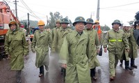 Phó Thủ tướng Trịnh Đình Dũng kiểm tra, chỉ đạo công tác ứng phó với mưa lũ tại Bình Định