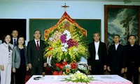 Chủ tịch Ủy ban Trung ương Mặt trận Tổ quốc Việt Nam Nguyễn Thiện Nhân thăm đồng bào Công giáo 