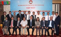Chủ tịch Nguyễn Thiện Nhân gặp mặt các Uỷ viên Ủy ban MTTQ  là người Việt Nam ở nước ngoài