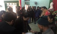 Phó Chủ tịch Quốc hội Tòng Thị Phóng thăm và tặng quà cho người nghèo  tại tỉnh Bắc Giang