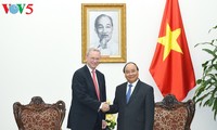 Thủ tướng Nguyễn Xuân Phúc tiếp Chủ tịch điều hành Tập đoàn Alphabet, Hoa Kỳ