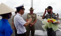 Tàu chiến Hải quân Australia thăm hữu nghị các địa phương ở Việt Nam 