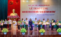 Phó Chủ tịch nước dự lễ trao tặng danh hiệu “Bà mẹ Việt Nam Anh hùng” tại Hưng Yên 