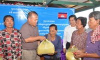 Nghĩa tình Việt Nam với người dân vùng Biển Hồ Campuchia 