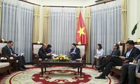 Phó Thủ tướng, Bộ trưởng Ngoại giao Phạm Bình Minh tiếp Đại sứ Kazakhstan Beketzhan Zhumakhanov