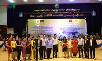 Cựu lưu học sinh Việt Nam tri ân các thầy cô giáo Lào 
