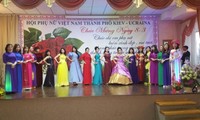 Phụ nữ Việt ở nước ngoài với văn hóa dân tộc