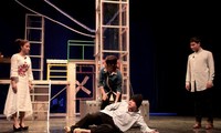 Nhà hát Tuổi trẻ dàn dựng vở diễn “Hoa cúc xanh trên đầm lầy”