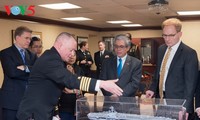 Đại sứ Việt Nam tại Hoa Kỳ Phạm Quang Vinh thăm Norfolk và tàu sân bay USS George H.W. Bush