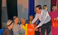 Chủ tịch UB TƯMTTQVN Trần Thanh Mẫn thăm, tặng quà các gia đình chính sách